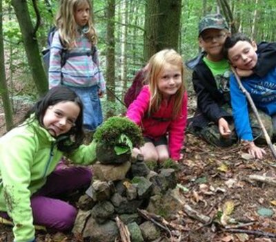 Kinder in den Waldferien